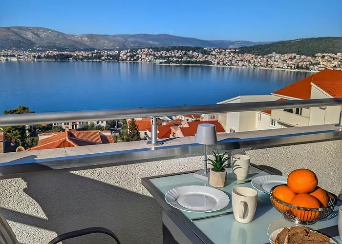 Apartment Leo Trogir